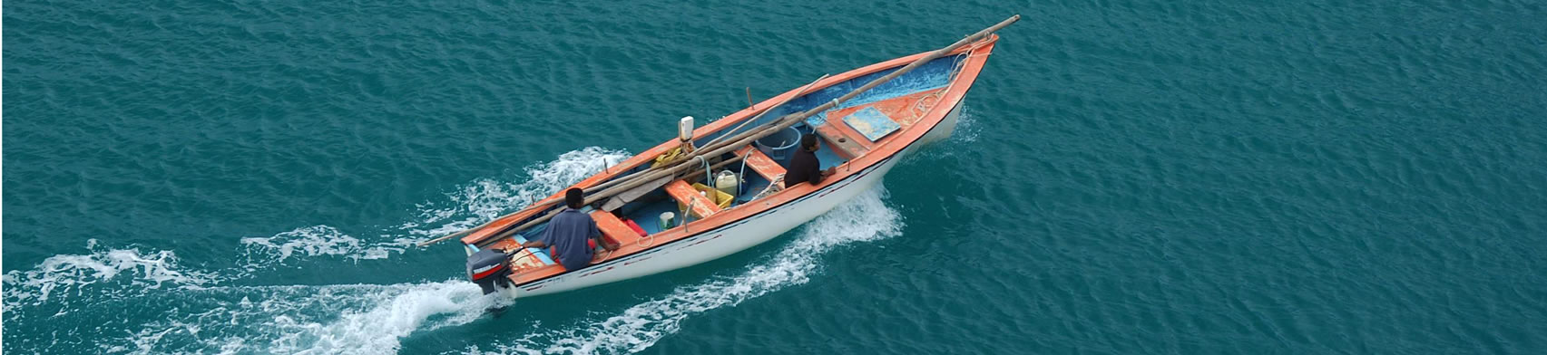 01. pirogue boat fishing